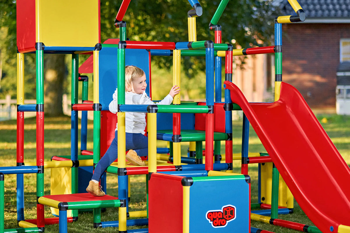 QUADRO Kletterparcours mit Kletterpyramide – Aufbauvariante 2