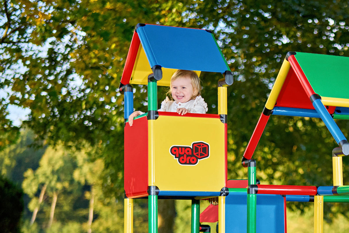 QUADRO Kletterparcours mit Kletterpyramide – Aufbauvariante 4