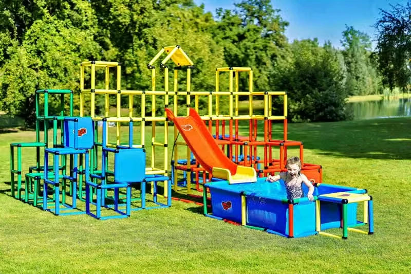 QUADRO 6× Kletterpyramide Beginner mit Pool L, Plattenset L und Modularrutsche – Aufbauvariante 4