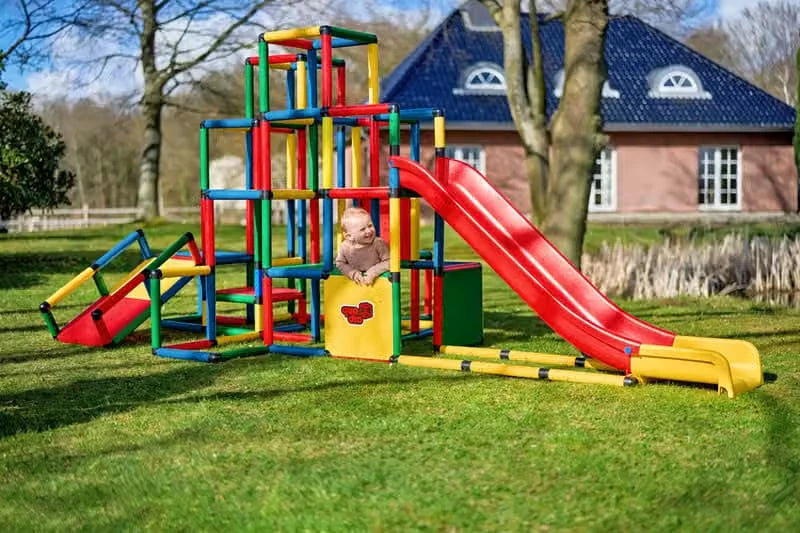 QUADRO piramide da arrampicata con Upgrade Kit e scivolo modulare – configurazione 5
